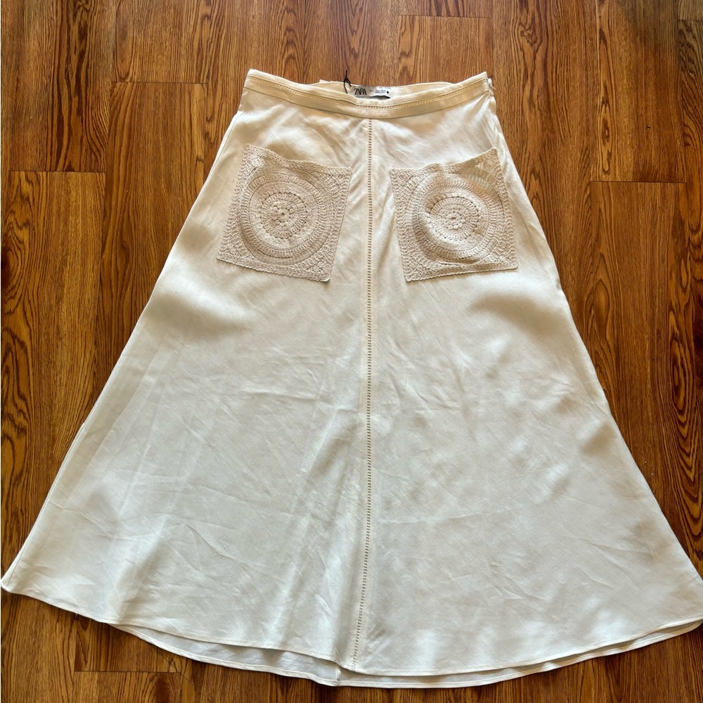 Zara Ivory A-Line Skirt with Textured Pockets